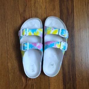 Kids Slides size 5 (womens 7)